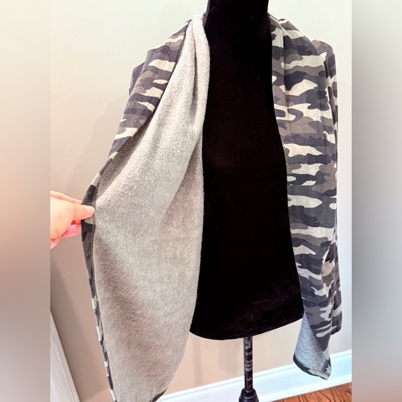 NWT Women’s LUCKY BRAND Cozy camouflage open front cardigan. Size Small - Picture 3 of 5